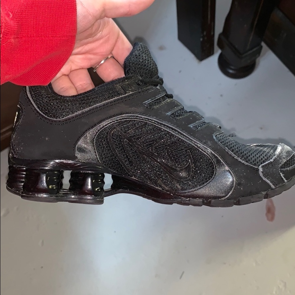 Black Nike Shox